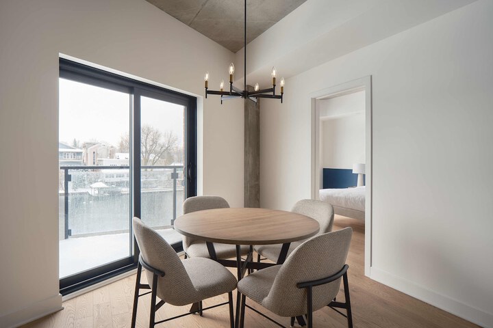 209 2nd Floor Studio Murphy Queen Bed with Balcony (19 of 95)