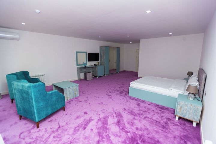 Room 3 of 42