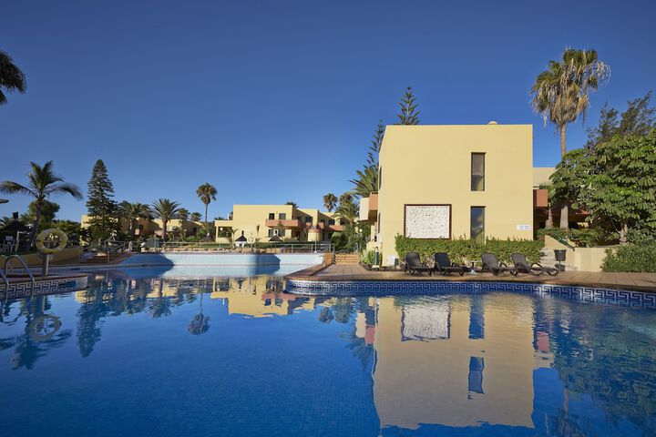 Pool Hotel