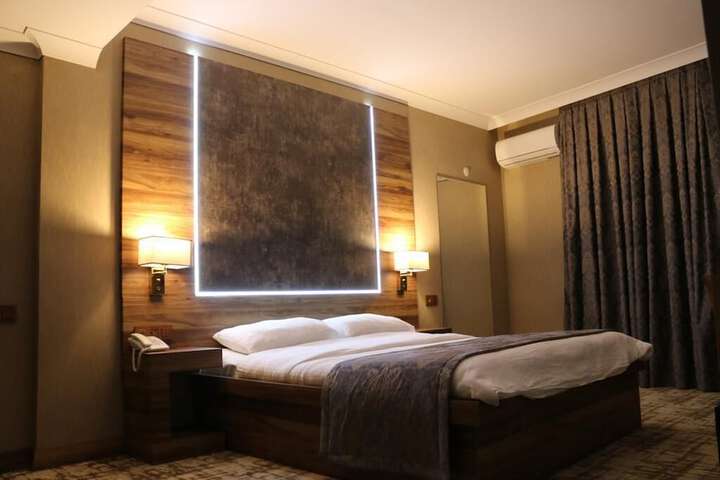 Room 16 of 32
