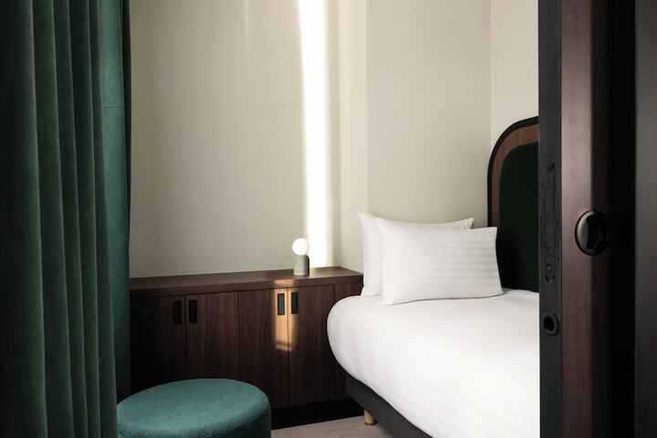 Room 40 of 80