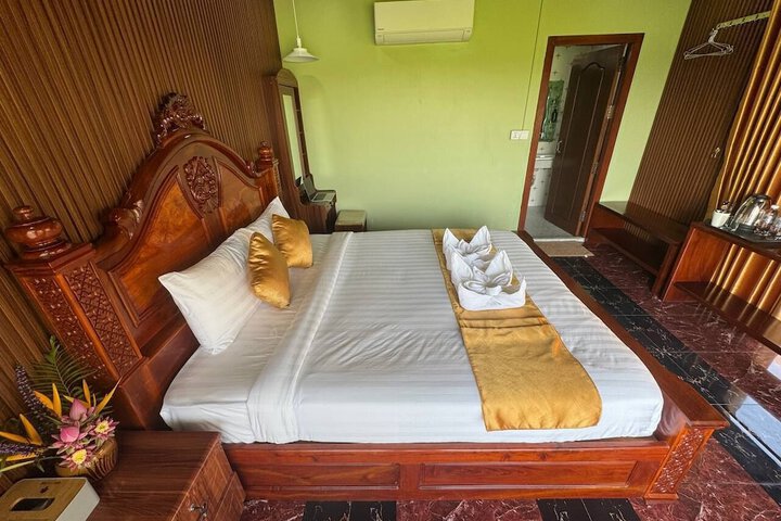 Room 4 of 40