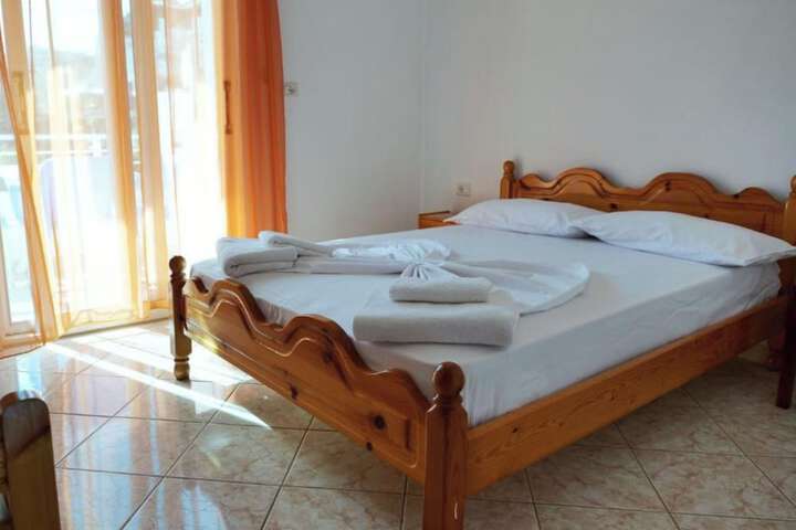 Room 2 of 32