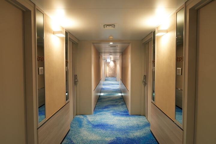 Room 11 of 103