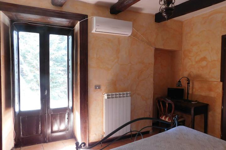 Room 13 of 115