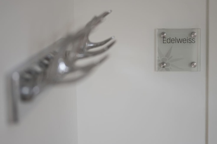 Room 17 of 167