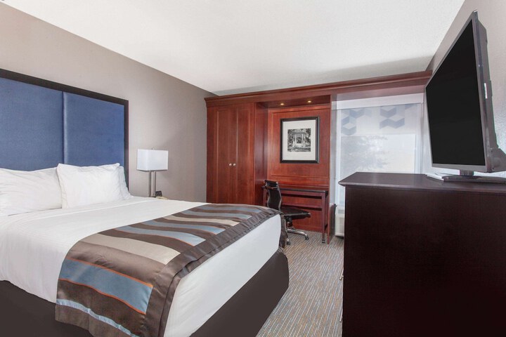 1 Double Bed Accessible (9 of 9)