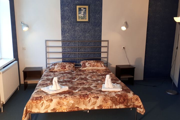 Room 10 of 24