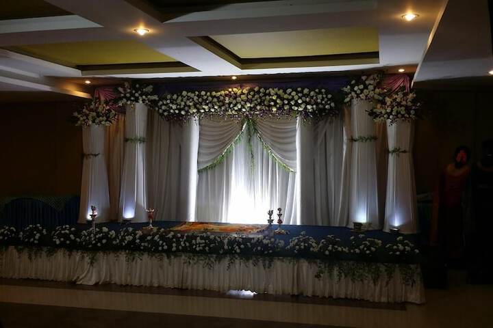 Ballroom/Hall 17 of 25