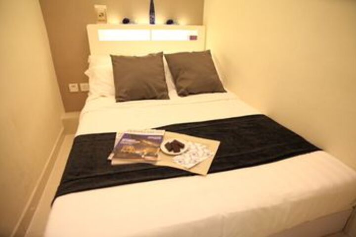 Room 15 of 30