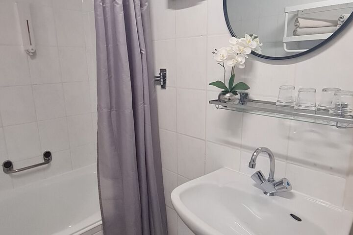 Room 16 of 33