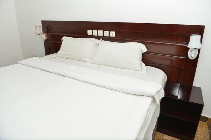 Room 9 of 31