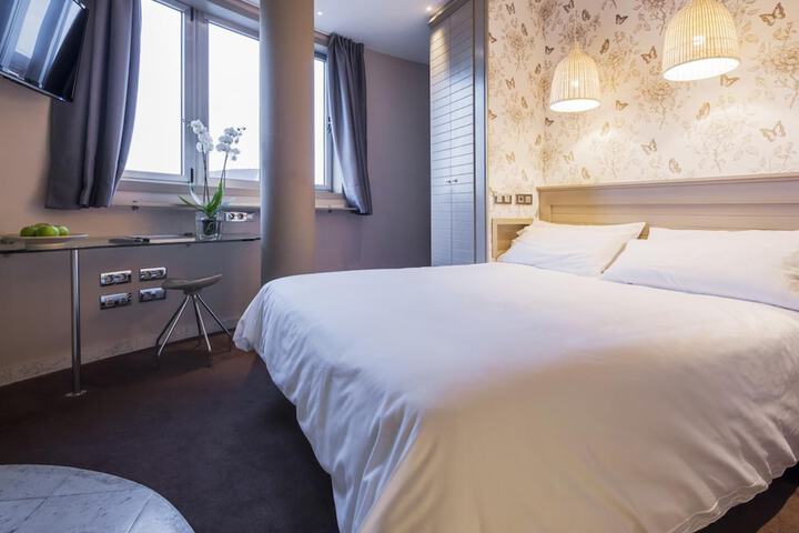 Room 12 of 36