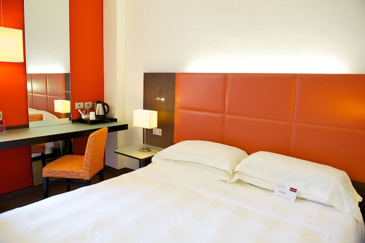 Room 7 of 85