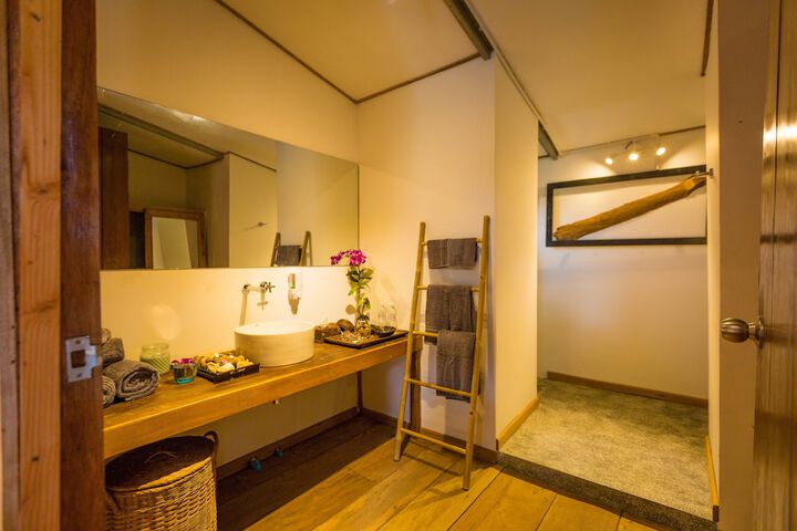 Room 27 of 56