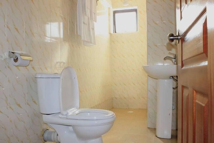 Room 10 of 30