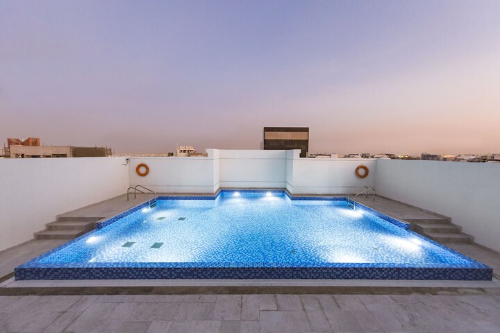 Hotel Pool