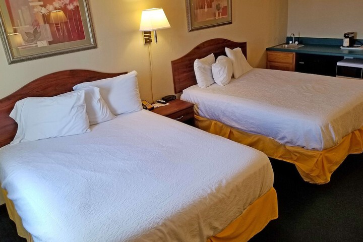 1 Queen Bed (17 of 21)