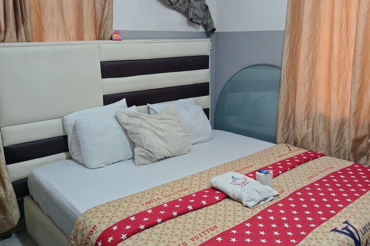 Room 3 of 7