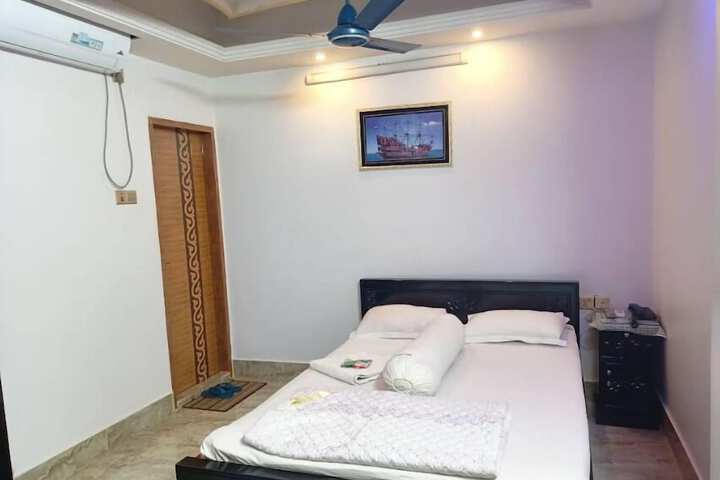 Room 8 of 22