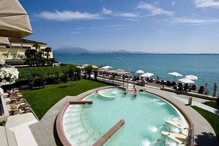 Pool 43 of 75