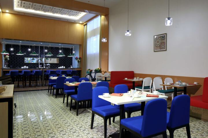 Dining 48 of 78
