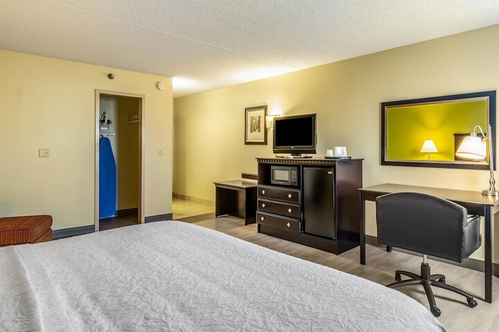 1 King Bed (7 of 7)