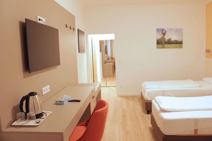 Room 19 of 37