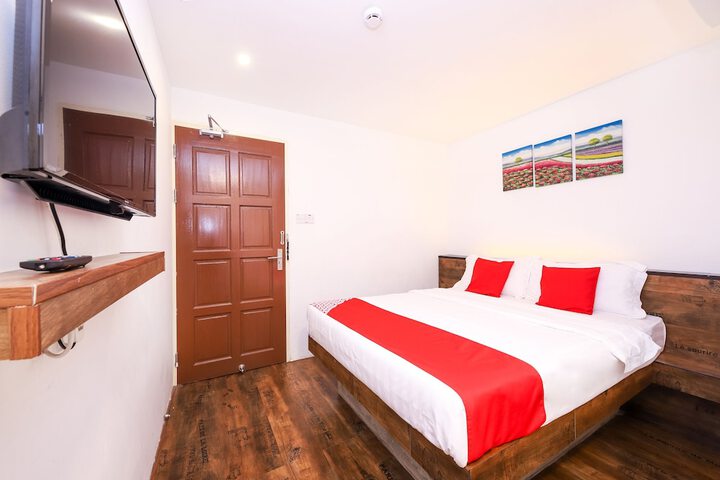 Room 15 of 33