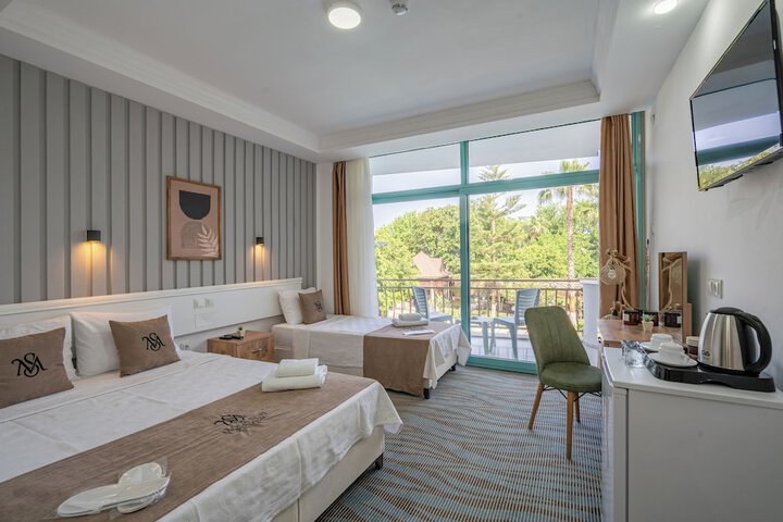 Room 4 of 28