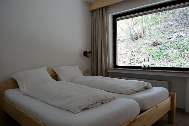 Room 6 of 30