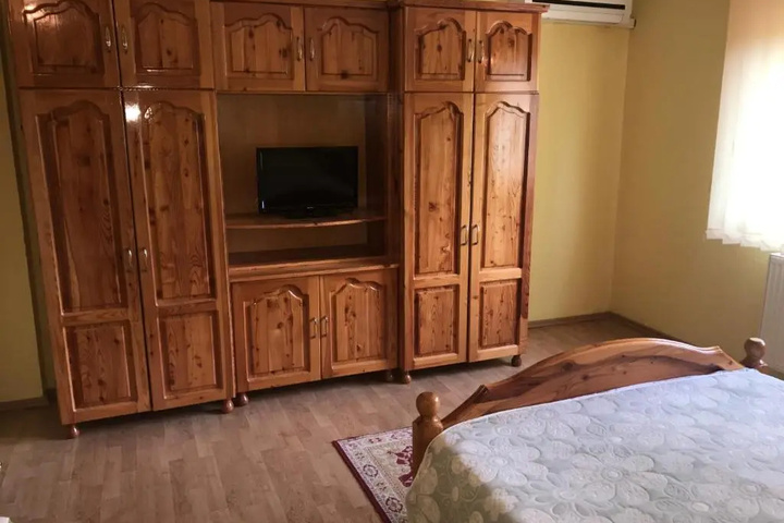 Room 2 of 11