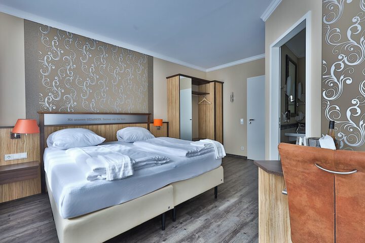 Room 5 of 44