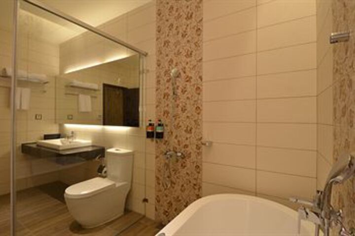 Room 7 of 72