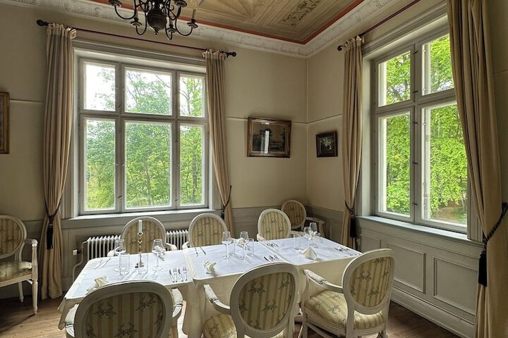 Dining 66 of 77