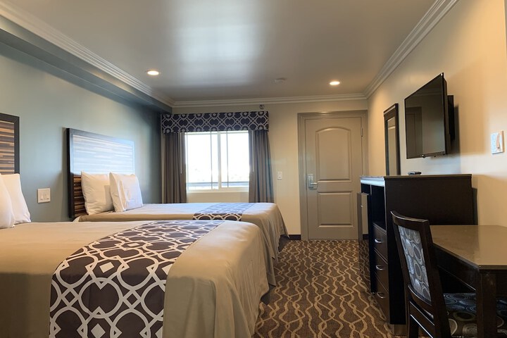 Double Deluxe King Bed (2 of 25)