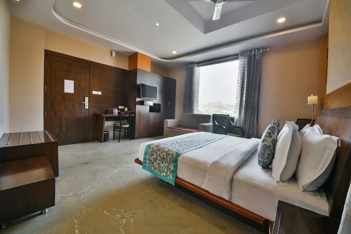 Room 7 of 48