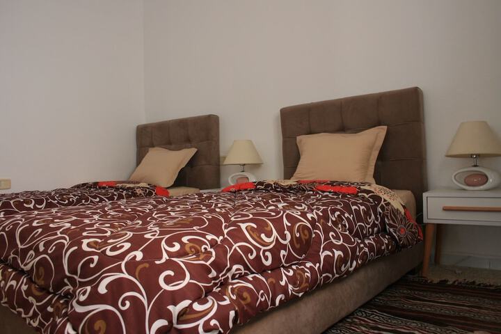 Room 4 of 33