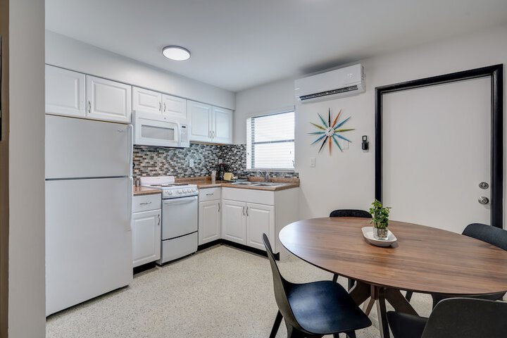 1 Bedroom Deluxe Apartment King Bed Sofa Kitchen Accessible (14 of 42)
