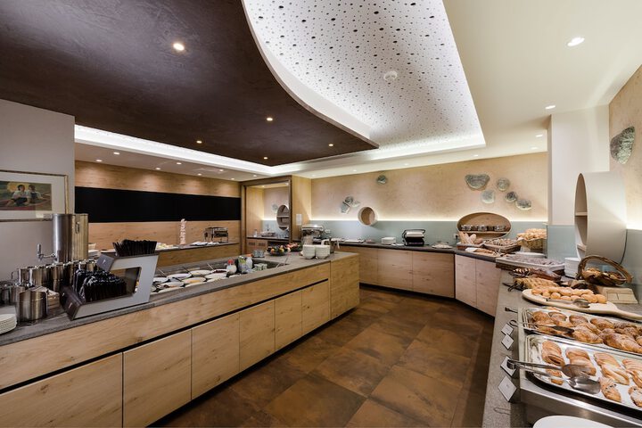 Dining 39 of 49