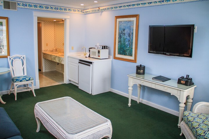 Room 6 of 19
