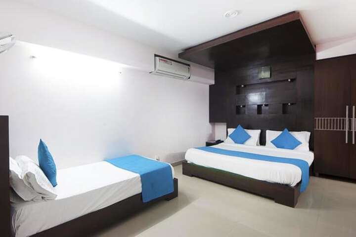 Room 4 of 33