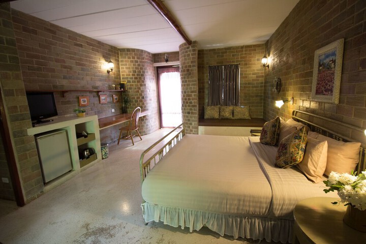 Room 7 of 90