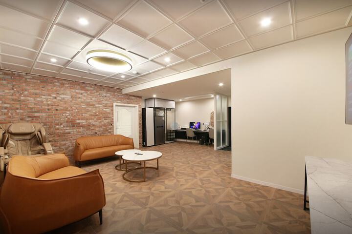 Room 30 of 140