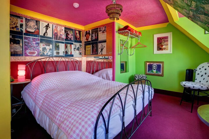Room 7 of 272