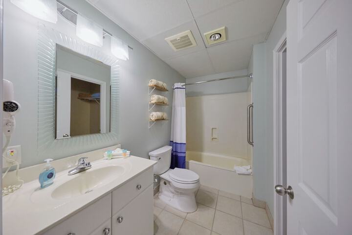 Room 32 of 60