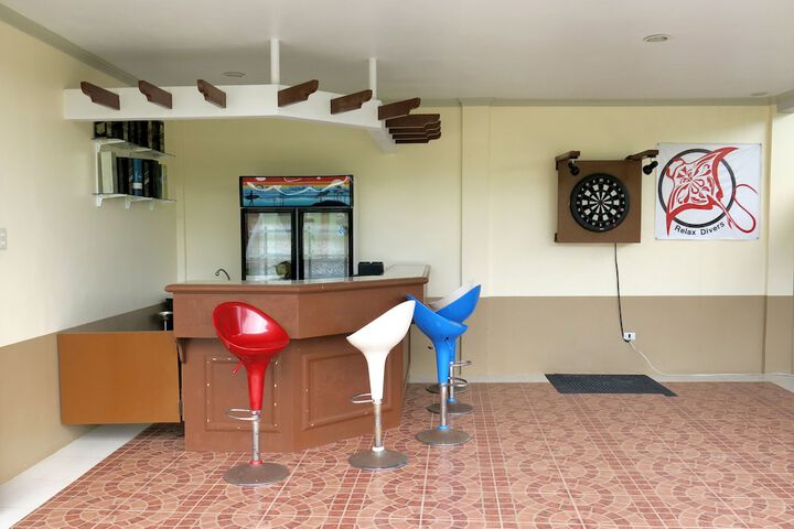 Lounge 14 of 26