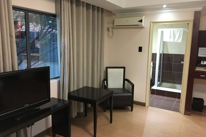 Room 10 of 27