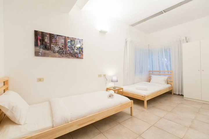 Room 2 of 9