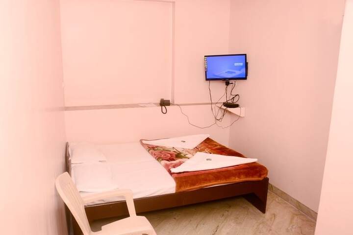 Room 4 of 20